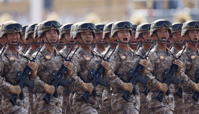 Парад у Пекіні: Китай показав велетенські підводні дрони і лазерні системи ППО