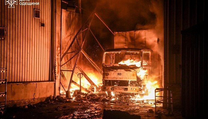 Росія атакувала Одесу дронами – спалахнула пожежа на складі