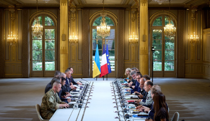 В Париже началась встреча 