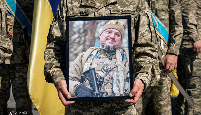 В центре Киева прощаются с воином Виталием «Ведьмой» Панаховым – фоторепортаж