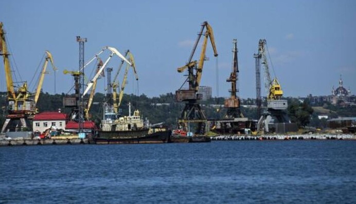 Россияне вывезли через порт Мариуполя более 36 тыс. тонн украденного зерна