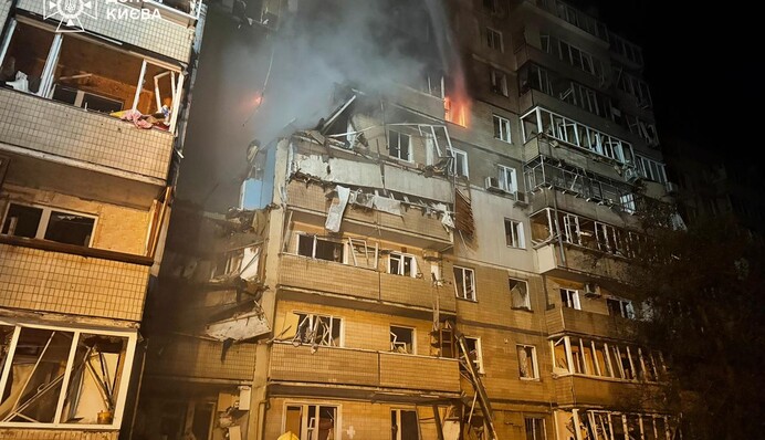 Масована атака на Київ: пошкоджені багатоповерхівки, загинули люди
