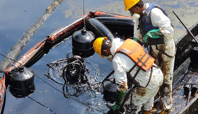 Нефть дорожает, поскольку риски санкций против России компенсируют рост добычи ОПЕК+