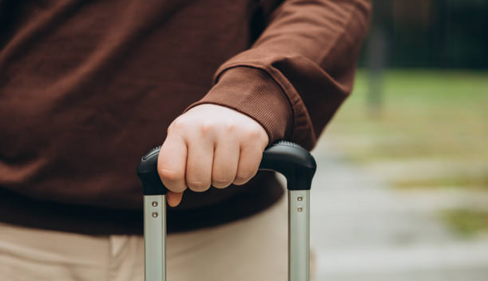 Кабмін обмежив виїзд за кордон колишнім надзвичайним і повноважним послам – деталі