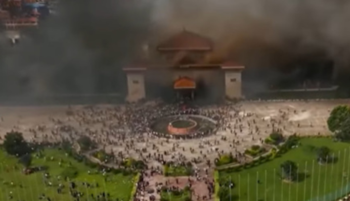 Протести в Непалі: мітингувальники спалили будівлю парламенту