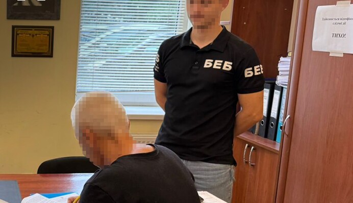 В Закарпатье депутат горсовета нелегально продавал электронные сигареты на своем дворе