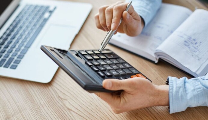 Податкова отримає повні дані українців, які торгують в інтернеті