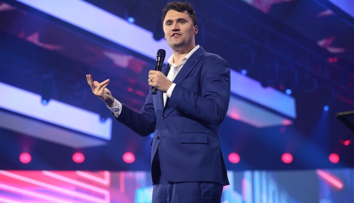 ФБР опубликовало фото подозреваемого в убийстве Кирка и объявило вознаграждение