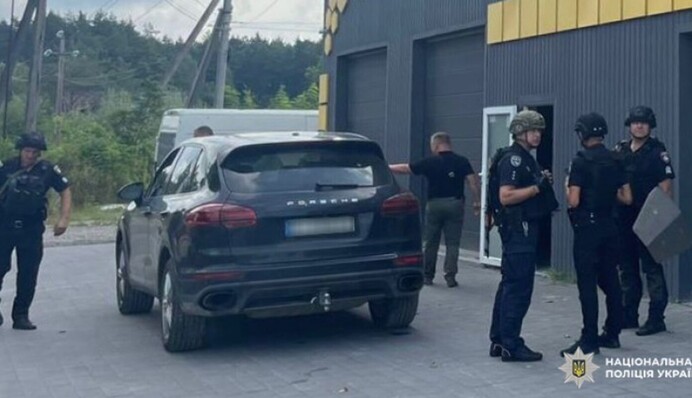 На Львовщине в офисе автосервиса произошла стрельба – погибли два работника