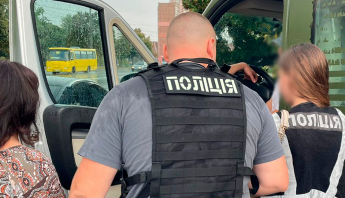 У Києві Нацполіція викрила схему продажу гуманітарних авто для ЗСУ