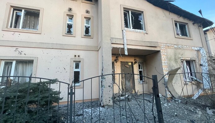 Росіяни в Нікополі пошкодили релігійну установу та багатоповерхівки – ОВА