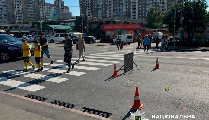В Киеве подвыпившая женщина сбила военную и пыталась скрыться с места ДТП