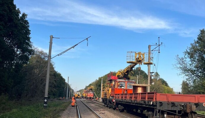 На Київщині відновили рух поїздів після нічних вибухів