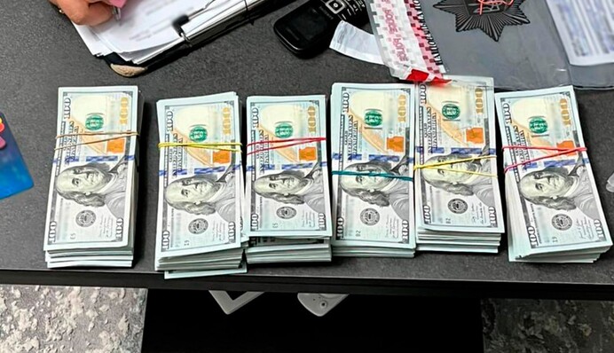 На Хмельниччині викрили підпільну поліграфію, де виготовляли фальшиві водійські посвідчення