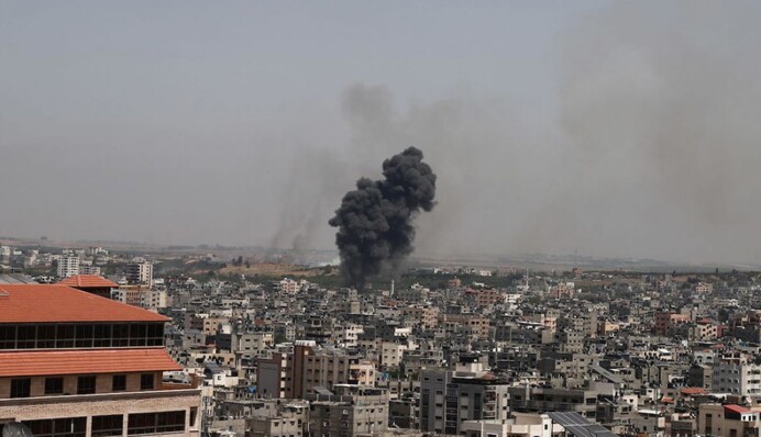 Армія Ізраїлю обстріляла Газу: родини заручників протестують проти операції ЦАХАЛ