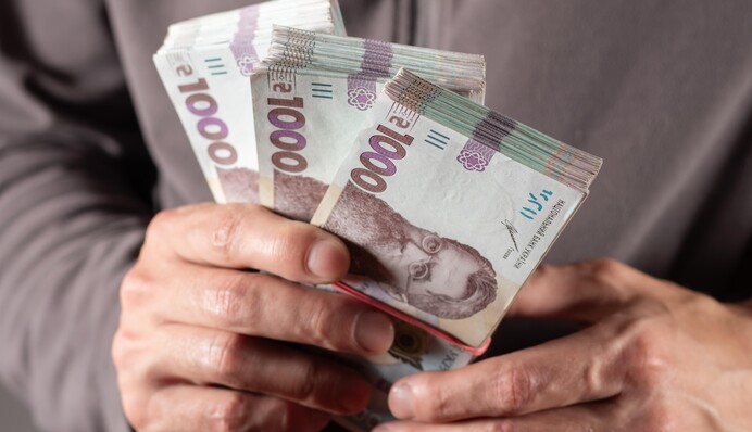 Средняя зарплата для бронирования вырастет в следующем году до 21,6 тысяч гривен