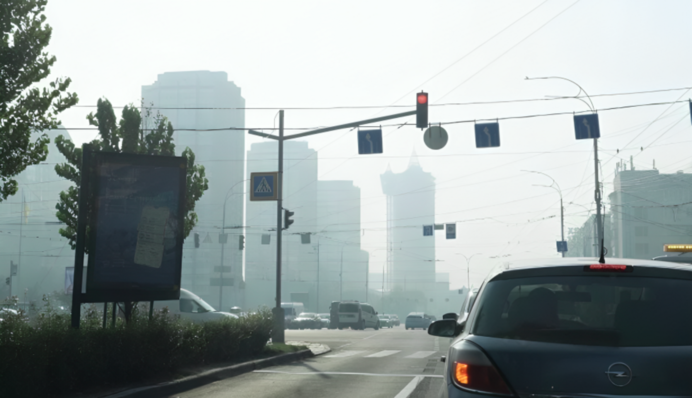 В Киевской области фиксируют загрязнение воздуха из-за пожаров после ночной атаки