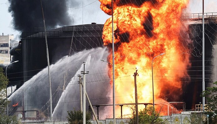 Один із найбільших НПЗ Росії частково призупинив роботу через атаку дронів - Reuters