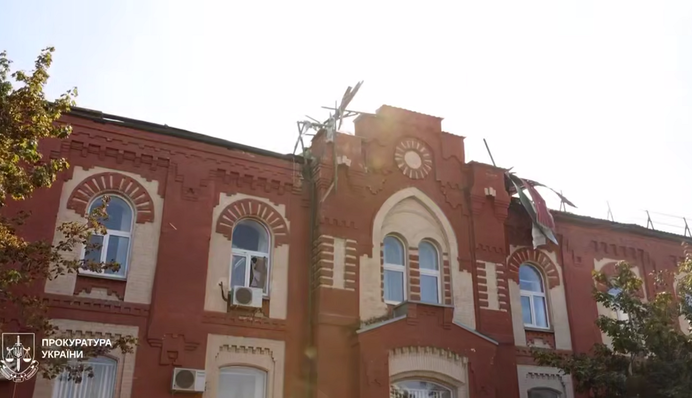 Прокуратура показала видео попадания беспилотника по зданию в Харькове: известно о 4 пострадавших