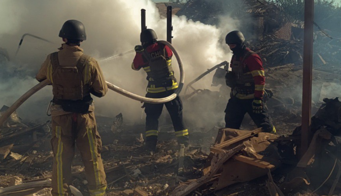 Ворожі безпілотники атакували Суми, частина міста залишилася без світла