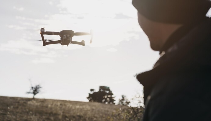 В Литве у границы с РФ открыли школу управления дронами для детей и взрослых - Reuters