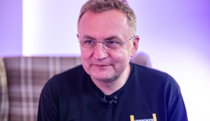 Садовый заявил, что в его кабинете нашли "прослушку"