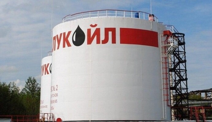 У Волгограді вночі лунали вибухи – супутники фіксують пожежу в районі НПЗ