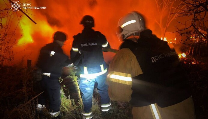Внаслідок удару росіян по Ніжину загинув рятувальник, двоє дістали поранення