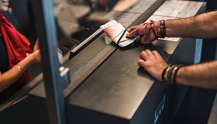 ЄС не готовий до повної заборони туристичних віз для росіян – Рікард Йозвяк