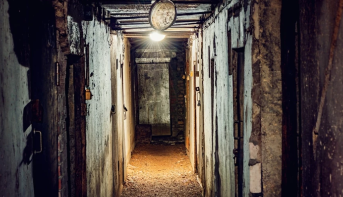 Атаки дронов РФ: в Польше оперативно инспектируют бомбоубежища и экстренные убежища