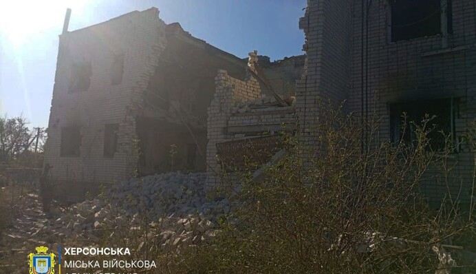 Войска РФ разрушили админздание в Садовом Херсонской области