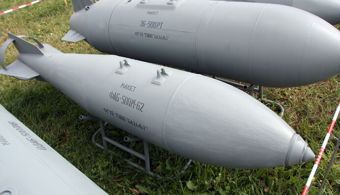 ГУР раскрыло устройство авиабомбы УМПБ Д-30СН и 36 предприятий ее производства