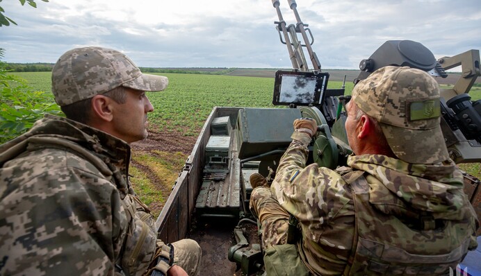На Полтавщині вночі дрони РФ завдали удару по підприємству - виникла пожежа
