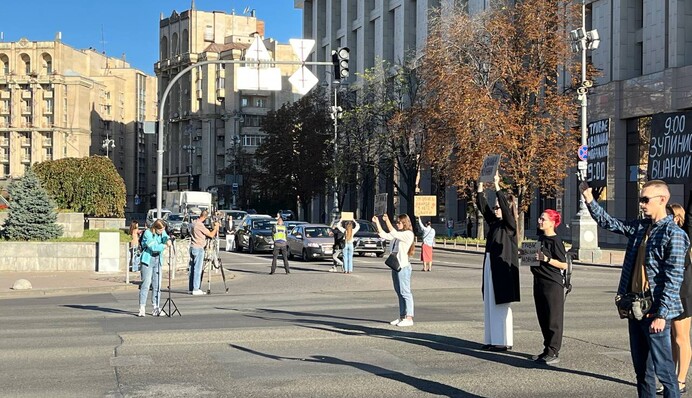 Київ вшановує пам'ять загиблих: Хрещатик вперше перекрили для хвилини мовчання