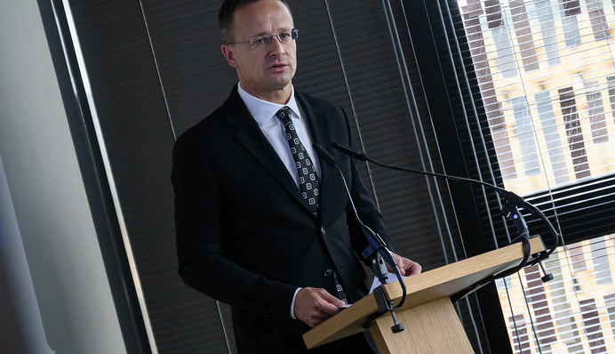 Венгрия отказывается прекратить покупать российскую нефть, несмотря на требования Трампа