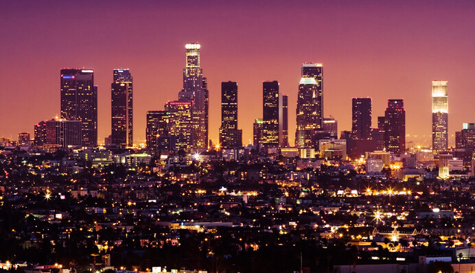 НЛО чи військова технологія? Експерт пояснив дивний об'єкт в небі над Лос-Анджелесом