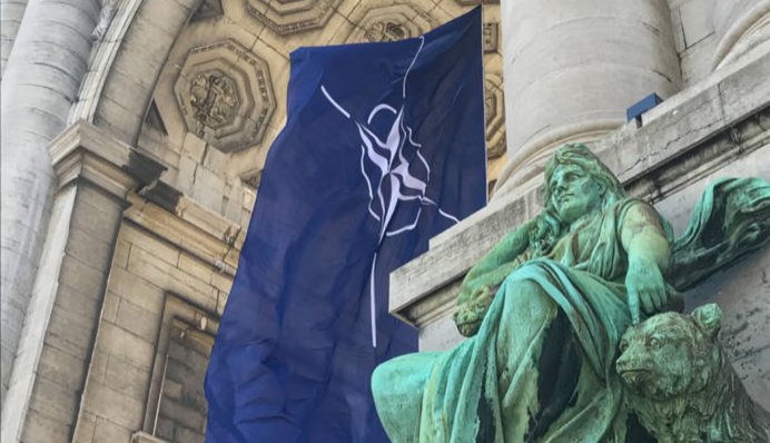 "Безвідповідальна поведінка": НАТО попередило Росію про рішучу відповідь на порушення кордонів