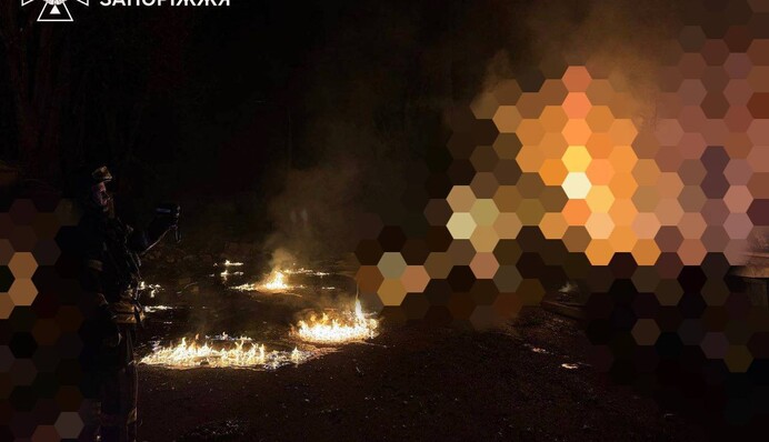 Росіяни вдарили двома ФАБами по Запоріжжю: пошкоджено будинки, сталася пожежа