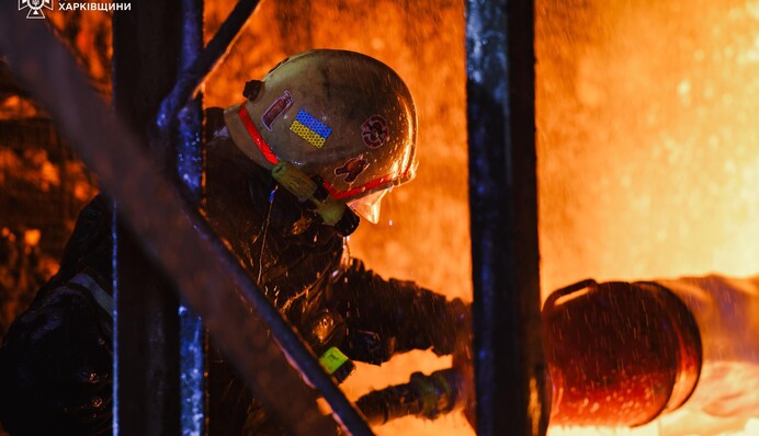 У Харківській області внаслідок масованої атаки російських безпілотників сталися пожежі, є постраждалі