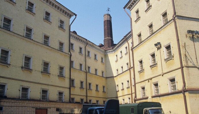 На Тернопільщині дилери постачали у в'язницю наркотики під виглядом «Мівіни»