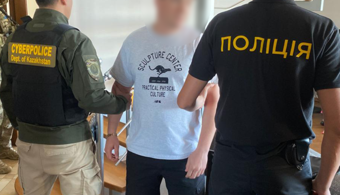 Українські та казахські правоохоронці ліквідували міжнародний шахрайський кол-центр у Чернівцях