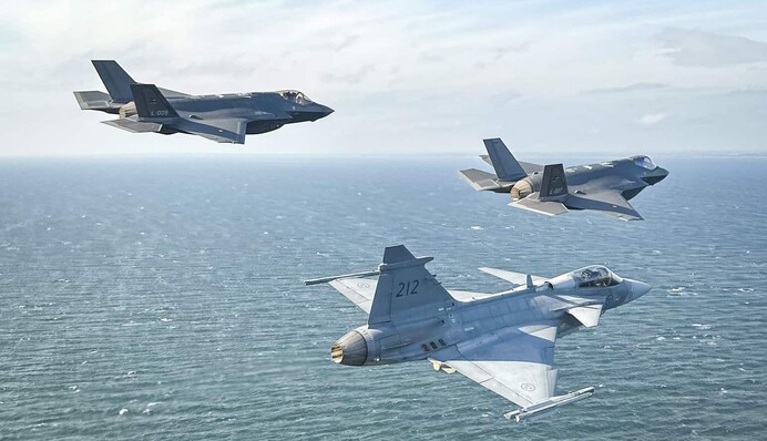 Истребители Венгрии перехватили пять самолетов РФ над Балтикой — НАТО