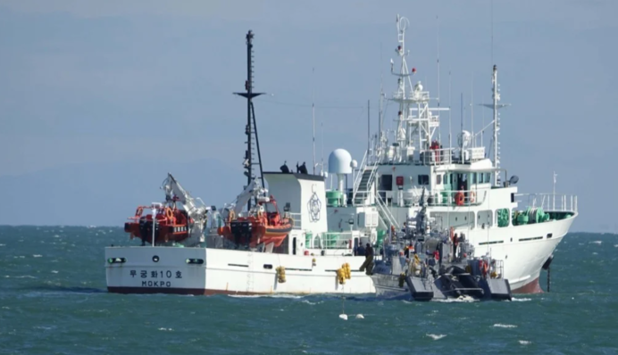 Южная Корея открыла предупредительный огонь по судну КНДР в спорных водах