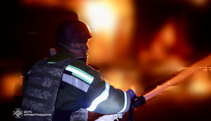 Росіяни завдали масованого комбінованого удару по Києву: у столиці вирують пожежі, є поранені