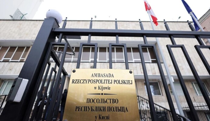 Российская ракета повредила посольство Польши в Украине