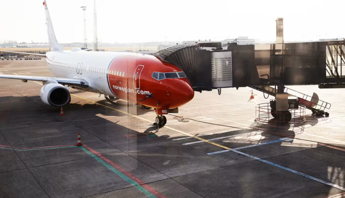 В Норвегії розвернули два пасажирські літаки через невідомі дрони