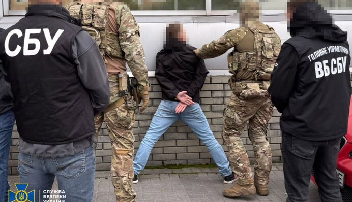 СБУ затримала ймовірного коригувальника атак росіян по військових заводах на заході України