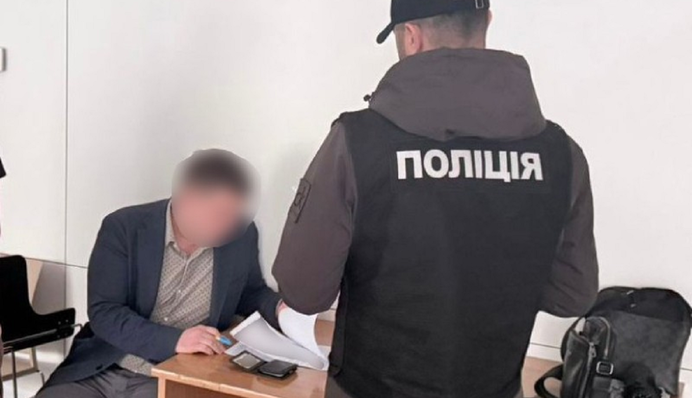 Чиновник КГГА подделывал документы, чтобы выехать в Барселону и Флоренцию под видом командировок — полиция