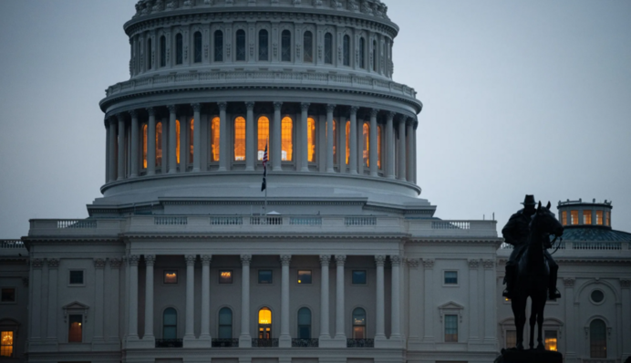 В США началась приостановка работы правительства после провала финансирования в Конгрессе