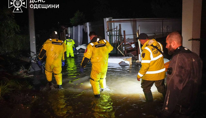 В Одессе из-за непогоды погибла семья из 5 человек: их накрыла волна